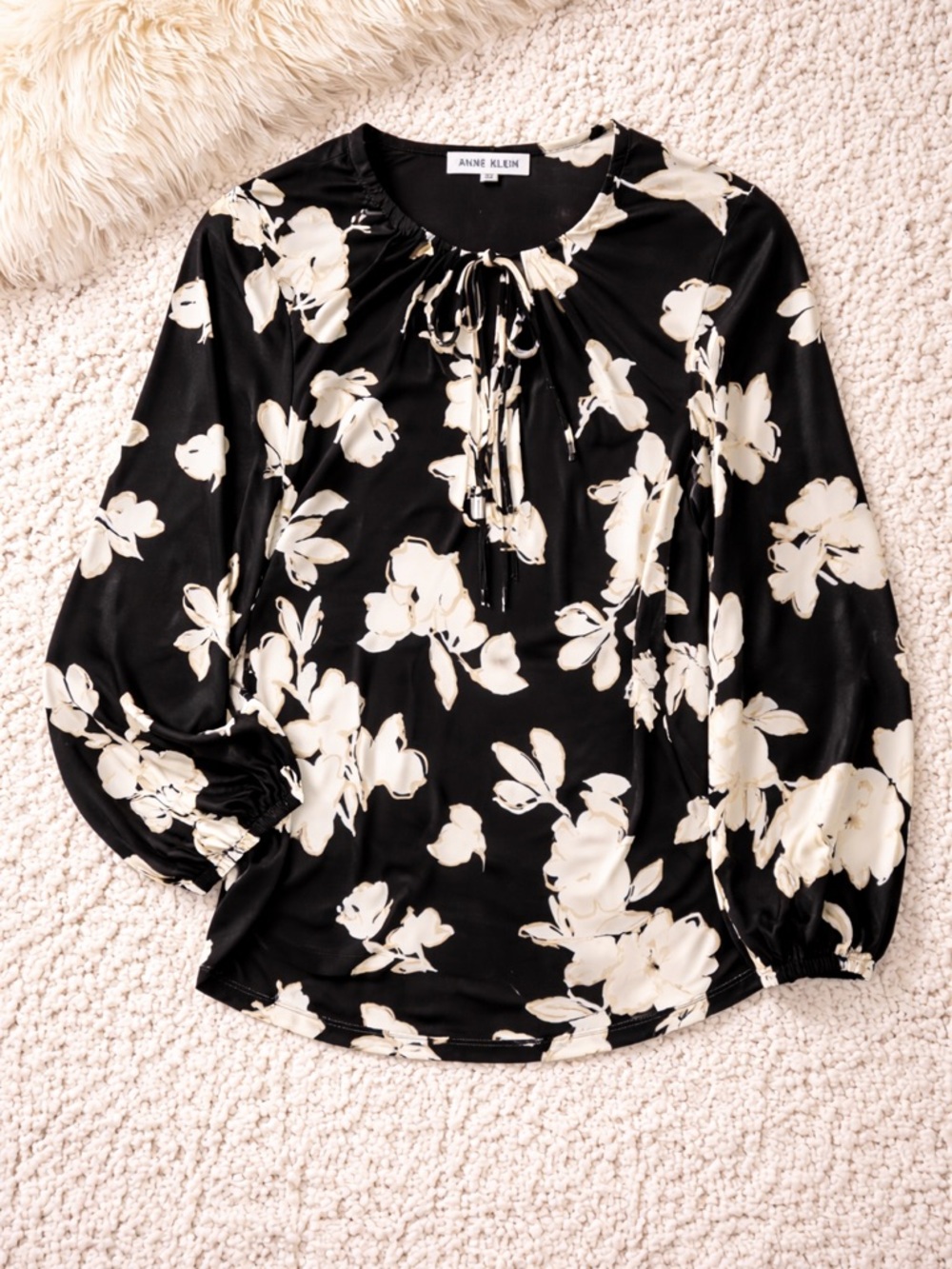 Anne Klein Tie-Front Split-Neck Blouse Black Multi Floral Size M NWT - Picture 4 of 6